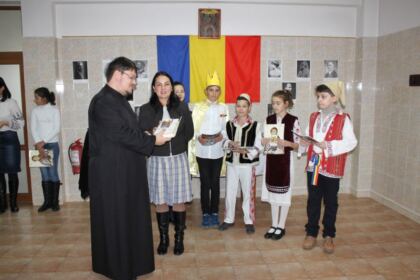 Manifestări culturale şi social-filantropice la Centrul „Speranţe pentru vârsta a III-a“ din cadrul parohiei „Sf. Stelian“ din Galaţi – fotografia 24