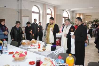 Manifestări culturale şi social-filantropice la Centrul „Speranţe pentru vârsta a III-a“ din cadrul parohiei „Sf. Stelian“ din Galaţi – fotografia 31