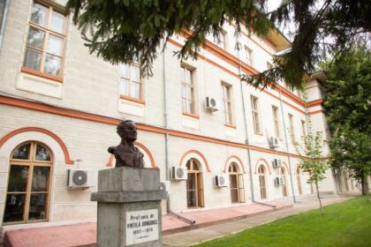 Deschiderea solemnă a cursurilor la Facultatea de Istorie, Filozofie şi Teologie din Galaţi – fotografia 1