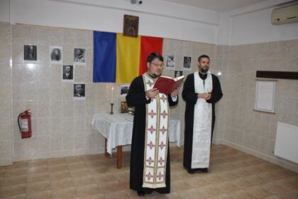 Persoanele vârstnice au fost sărbătorite la Centrul Multifuncţional de Servicii Sociale „Speranţe Pentru Vârsta a III-a“ – fotografia 9