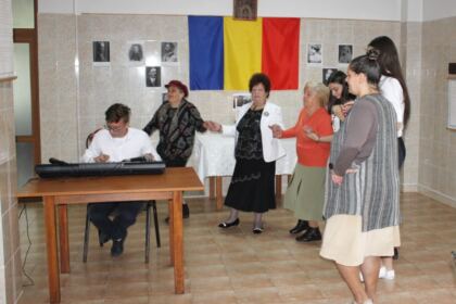 Persoanele vârstnice au fost sărbătorite la Centrul Multifuncţional de Servicii Sociale „Speranţe Pentru Vârsta a III-a“ – fotografia 18