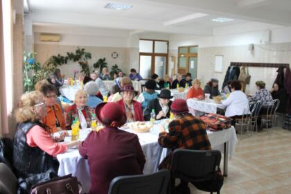 Persoanele vârstnice au fost sărbătorite la Centrul Multifuncţional de Servicii Sociale „Speranţe Pentru Vârsta a III-a“ – fotografia 24