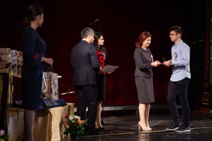 Gală de excelenţă pentru elevii şi profesorii gălăţeni – fotografia 16
