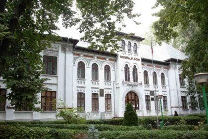 Seminarul Teologic „Sfântul Apostol Andrei“ din Galaţi şi-a deschis porţile la început de nou an şcolar – fotografia 1