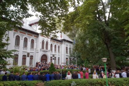 Seminarul Teologic „Sfântul Apostol Andrei“ din Galaţi şi-a deschis porţile la început de nou an şcolar – fotografia 26