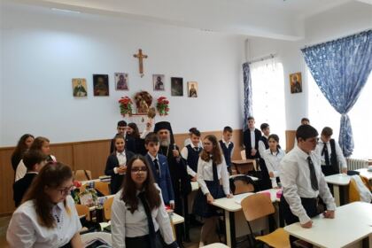 Seminarul Teologic „Sfântul Apostol Andrei“ din Galaţi şi-a deschis porţile la început de nou an şcolar – fotografia 33