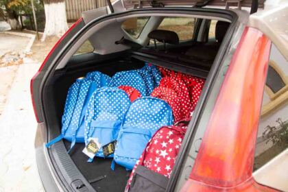 4000 de ghiozdane şi rechizite şcolare pentru copii defavorizaţi din Arhiepiscopia Dunării de Jos – fotografia 10