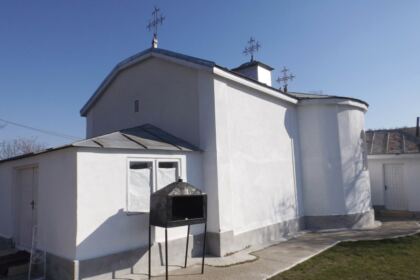 ÎPS Casian a vizitat astăzi comunitatea credincioşilor din satul Fundeanu, judeţul Galaţi – fotografia 2