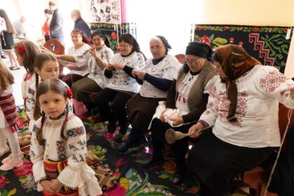 Şezătoarea „Tradiţii şi obiceiuri în satul movilean“ – fotografia 15