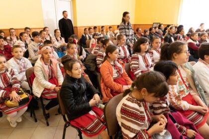 Şezătoarea „Tradiţii şi obiceiuri în satul movilean“ – fotografia 26