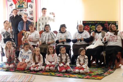 Şezătoarea „Tradiţii şi obiceiuri în satul movilean“ – fotografia 34
