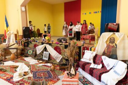 Şezătoarea „Tradiţii şi obiceiuri în satul movilean“ – fotografia 36