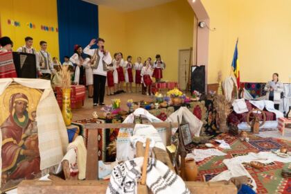 Şezătoarea „Tradiţii şi obiceiuri în satul movilean“ – fotografia 43