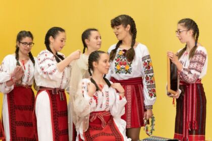 Şezătoarea „Tradiţii şi obiceiuri în satul movilean“ – fotografia 44
