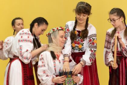 Şezătoarea „Tradiţii şi obiceiuri în satul movilean“ – fotografia 45