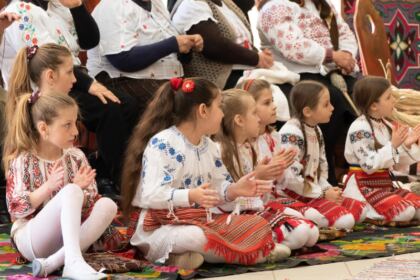 Şezătoarea „Tradiţii şi obiceiuri în satul movilean“ – fotografia 52