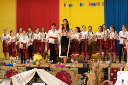 Şezătoarea „Tradiţii şi obiceiuri în satul movilean“ – fotografia 54