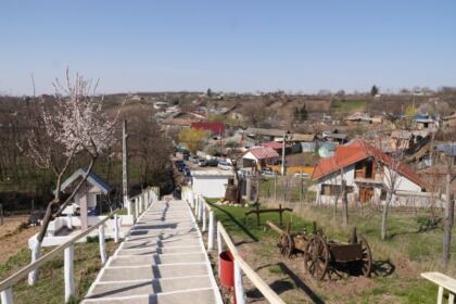ÎPS Casian a vizitat astăzi comunitatea credincioşilor din satul Fundeanu, judeţul Galaţi – fotografia 1