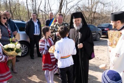 ÎPS Casian a vizitat astăzi comunitatea credincioşilor din satul Fundeanu, judeţul Galaţi – fotografia 11