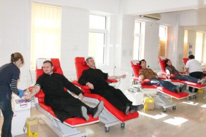 220 de persoane din Eparhia Dunării de Jos au donat sânge în această săptămână la Galaţi – fotografia 9