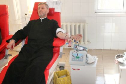 220 de persoane din Eparhia Dunării de Jos au donat sânge în această săptămână la Galaţi – fotografia 11