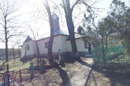 ÎPS Casian a vizitat astăzi comunitatea credincioşilor din satul Fundeanu, judeţul Galaţi – fotografia 1