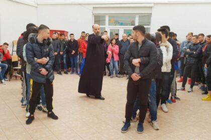 Comunicare şi comuniune în viaţa tinerilor – fotografia 12