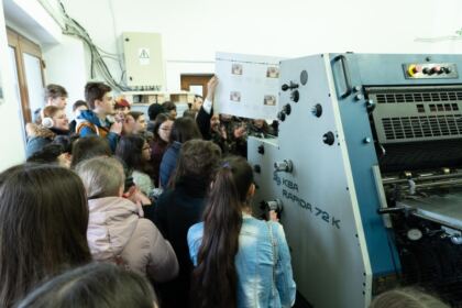 Ierarhul Dunării de Jos a primit la Centrul eparhial vizita elevilor de la Şcoala nr. 26 din Galaţi – fotografia 2