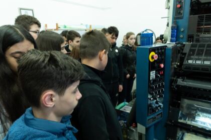 Ierarhul Dunării de Jos a primit la Centrul eparhial vizita elevilor de la Şcoala nr. 26 din Galaţi – fotografia 3