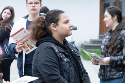 Ierarhul Dunării de Jos a primit la Centrul eparhial vizita elevilor de la Şcoala nr. 26 din Galaţi – fotografia 7