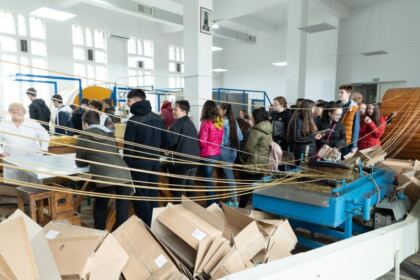Ierarhul Dunării de Jos a primit la Centrul eparhial vizita elevilor de la Şcoala nr. 26 din Galaţi – fotografia 8