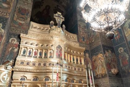 Ierarhul Dunării de Jos a primit la Centrul eparhial vizita elevilor de la Şcoala nr. 26 din Galaţi – fotografia 15