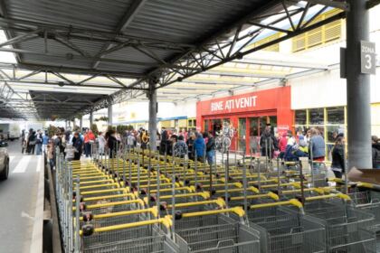 Programul social-filantropic „Ne înnoim de Sfintele Paşti“ a continuat în municipiul Brăila – fotografia 1