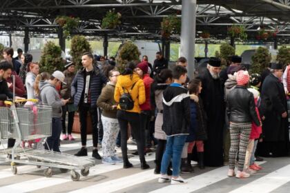 Programul social-filantropic „Ne înnoim de Sfintele Paşti“ a continuat în municipiul Brăila – fotografia 4