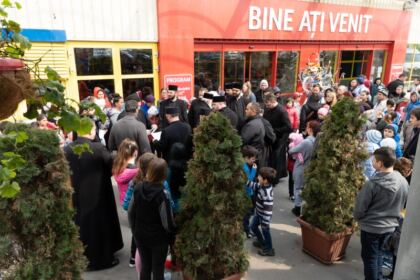 Programul social-filantropic „Ne înnoim de Sfintele Paşti“ a continuat în municipiul Brăila – fotografia 5