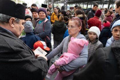 Programul social-filantropic „Ne înnoim de Sfintele Paşti“ a continuat în municipiul Brăila – fotografia 7