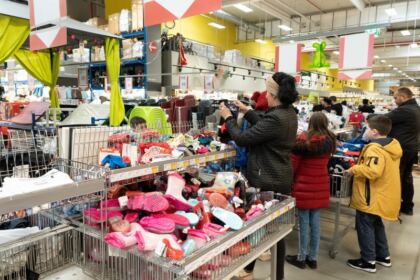 Programul social-filantropic „Ne înnoim de Sfintele Paşti“ a continuat în municipiul Brăila – fotografia 26