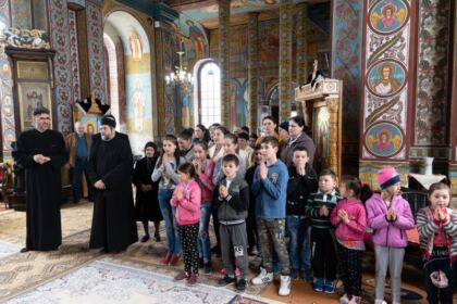 Programul eparhial „Ne înnoim de Sfintele Paşti“ a fost implementat cu succes şi în satele din Eparhia Dunării de Jos – fotografia 18