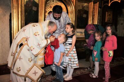 Slujire arhierească, rugăciune și solidaritatea creștină la Dunărea de Jos – fotografia 9