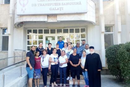 25 de tineri voluntari din Protoieria Tecuci au donat sânge – fotografia 1