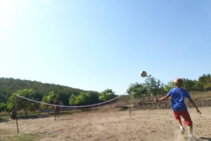 Educaţie creştină şi rugăciune de copil în tabăra de la Mănăstirea „Sfinţii Martiri Brâncoveni“ – Cârlomăneşti – fotografia 10