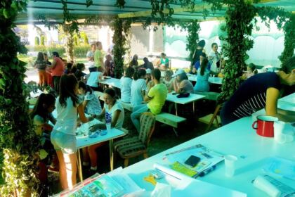 Educaţie creştină şi rugăciune de copil în tabăra de la Mănăstirea „Sfinţii Martiri Brâncoveni“ – Cârlomăneşti – fotografia 14