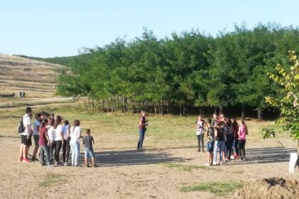 Educaţie creştină şi rugăciune de copil în tabăra de la Mănăstirea „Sfinţii Martiri Brâncoveni“ – Cârlomăneşti – fotografia 18