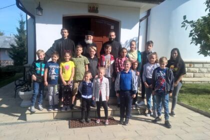 210 copii prezenţi la Tabăra „Lumina vie a mănăstirii în inima copilăriei“, desfăşurată în cadrul Protopopiatului Nicoreşti – fotografia 4