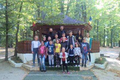 210 copii prezenţi la Tabăra „Lumina vie a mănăstirii în inima copilăriei“, desfăşurată în cadrul Protopopiatului Nicoreşti – fotografia 5