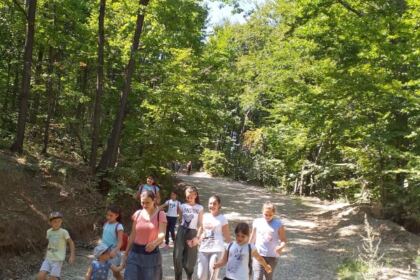 210 copii prezenţi la Tabăra „Lumina vie a mănăstirii în inima copilăriei“, desfăşurată în cadrul Protopopiatului Nicoreşti – fotografia 12