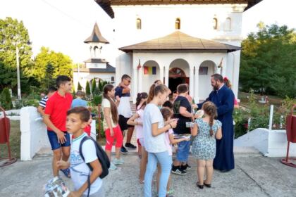 210 copii prezenţi la Tabăra „Lumina vie a mănăstirii în inima copilăriei“, desfăşurată în cadrul Protopopiatului Nicoreşti – fotografia 14