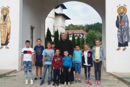 210 copii prezenţi la Tabăra „Lumina vie a mănăstirii în inima copilăriei“, desfăşurată în cadrul Protopopiatului Nicoreşti – fotografia 18