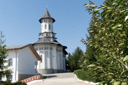 Programul eparhial de tabere pentru tineri continuă în Eparhia Dunării de Jos – fotografia 1