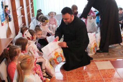 Daruri oferite copiilor de la Grădiniţa „Familia“ din Brăila – fotografia 11